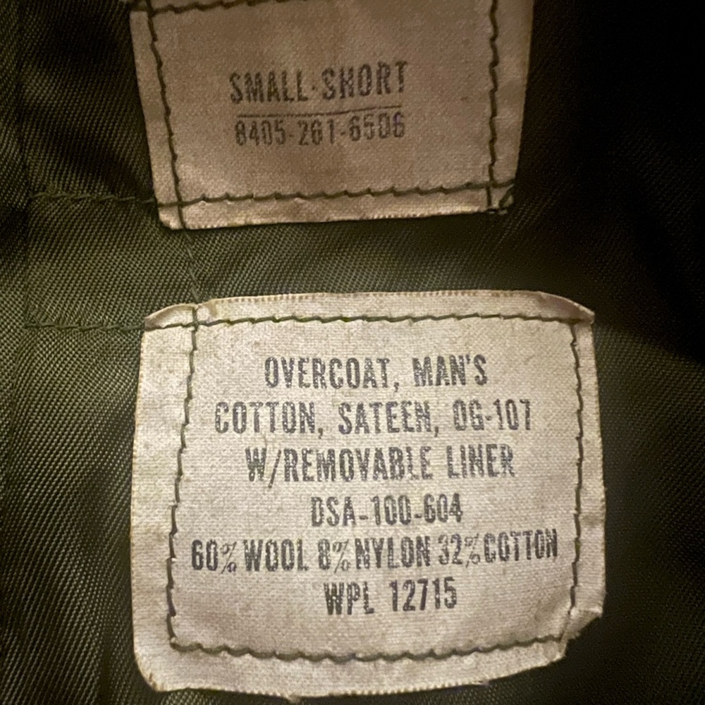 Men's Green Military Style Coat - Picture 4 of 5